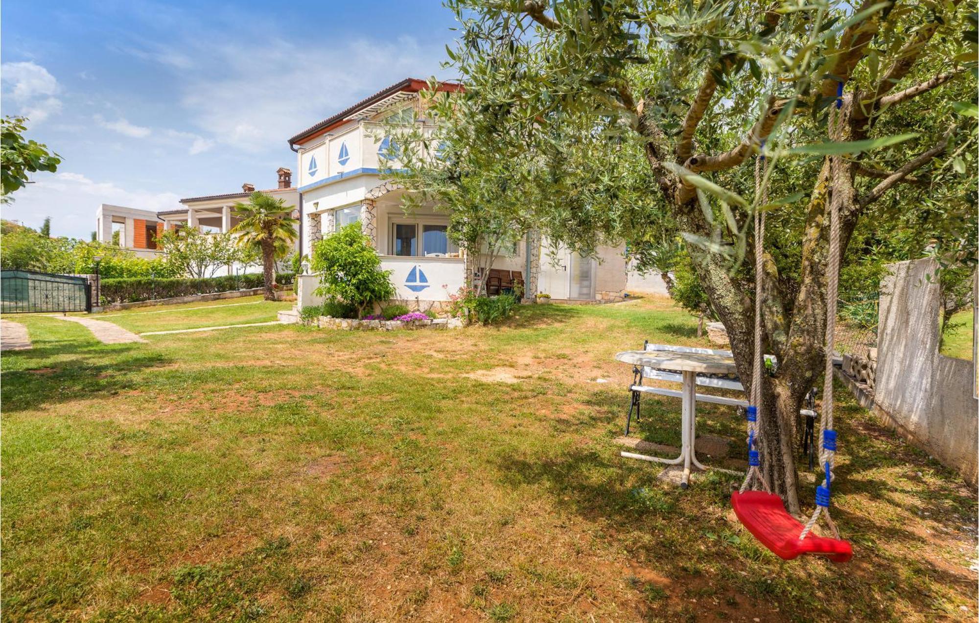 Beautiful Apartment In Barbariga With Kitchen 外观 照片