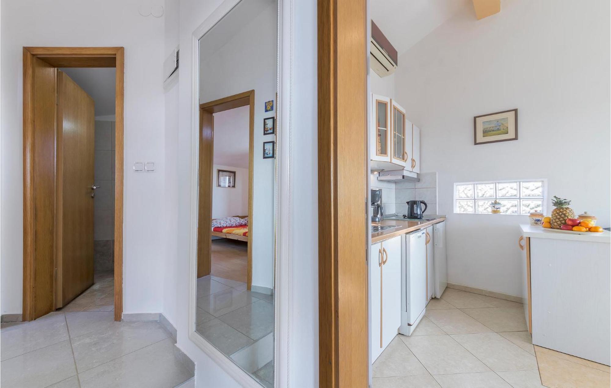 Beautiful Apartment In Barbariga With Kitchen 外观 照片