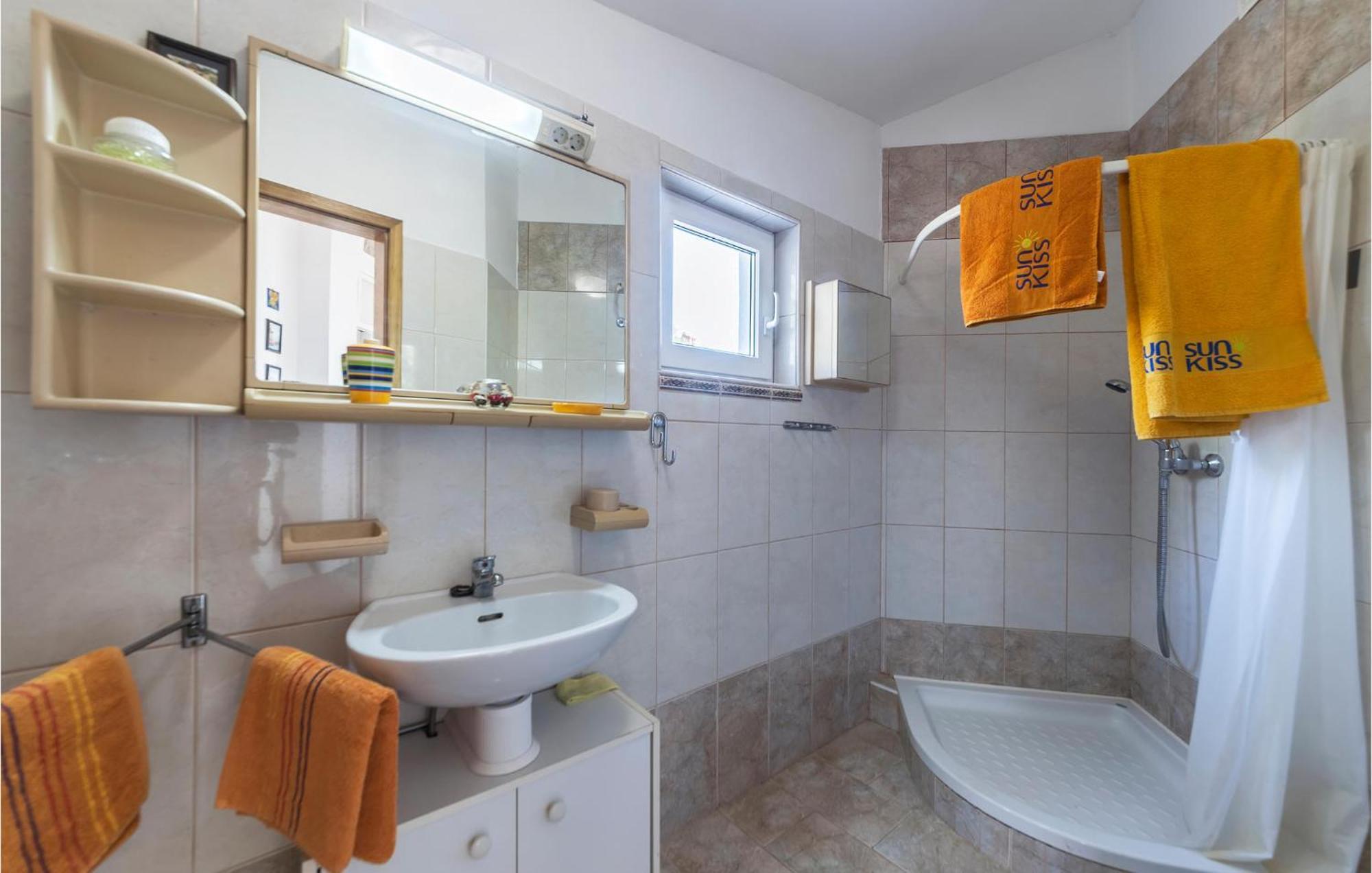 Beautiful Apartment In Barbariga With Kitchen 外观 照片